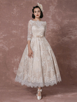 Robe de mariée colorée robe de mariage col bateau boutonné sur dos