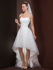 Robe de mariée courte asymétrique bustier boutonnée sur dos