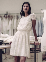 Robe de mariée courte col bijou manches courtes ligne a dentelle robe de mariée courte