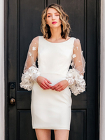 Robe de mariée courte col rond manche longue zip sur dos