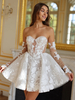 Robe de mariée courte en dentelle à col en cœur et manches mi-longues