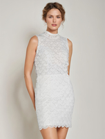 Robe de mariée courte en dentelle col rond sans manche dos nu au dessus de genou