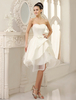 Robe de mariée courte ivoire en satin busiter zip sur dos longueur genou