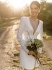 Robe de mariée courte robe de mariage civil col V dos en V zip sur dos manche longue longueur au dessus de genou