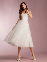Robe de mariée courte sans bretelles sans manches longueur thé