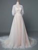 Robe de mariée de plage une ligne de cou chérie demi-manches étage longueur robe de mariée en dentelle avec train