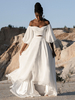 Robe de mariée deux pièces col en cœur coupe trapèze longueur au sol manches longues ivoire