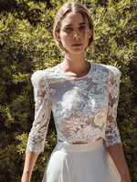 Robe de mariée deux pièces en dentelle Haut col rond demie manche boutonné sur dos jupe en tulle
