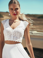 Robe de mariée deux pièces en tissu satiné combinaison en dentelle col en v longueur au sol boutons fonctionnels manches courtes ivoire