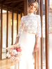 Robe de mariée deux pièces haut en dentelle col mantant manche longue jupe en jupe en satin à traîne