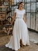 Robe de mariée deux pièces haut en dentelle col rond boutonné sur dos jupe asymétrique