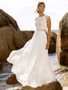 Robe de mariée deux pièces haut en dentelle jupe en mousseline de soie plissée longueur au sol
