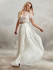 Robe de mariée deux pièces ivoire haut en dentelle col rond boutonné sur dos jupe en tulle