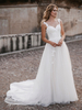 Robe de mariée en dentelle avec traîne ligne a sans manches col en cœur robes de mariée