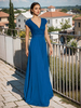 Robe de mariée en dentelle bleue à col en V