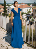 Robe de mariée en dentelle bleue à col en V