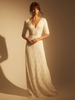 Robe de mariée en dentelle col V demie manche ao sol