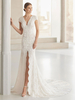 Robe de mariée en dentelle col V manche courte jupe fendue à traîne