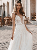 Robe de mariée en dentelle col V sans manche dos nu longueur au sol