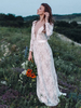 Robe de mariée en dentelle ivoire col V profond manche longue dos nu longueur au sol robe de mariage