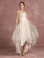 Robe de mariée en dentelle ivoire perlé sans bretelles et manches basse haute ligne