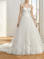 Robe de mariée en dentelle robe de mariage bustier décolleté boutonnée sur dos à grande traîne