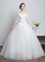 Robe de mariée en dentelle sur lépaule ivoire Une robe de mariée en dentelle