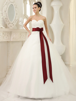 Robe de mariée en tulle ivoire avec perles à traîne chapelle Milanoo
