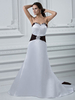 Robe de mariée fabuleuse A-ligne en satin blanc avec applique encolure en coeur traîne courte