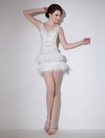 Robe de mariée gracieuse fourreau ivoire col V en tulle avec plume mini Milanoo