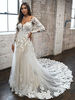 Robe de mariée manche longue ivoire en dentelle dos nu à traîne