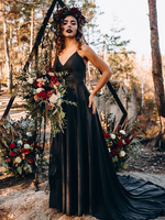 Robe de mariée noir robe de mariage gothique col V à bretelle à traîne