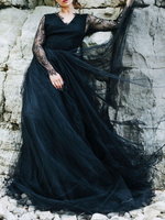 Robe de mariée noir robe de mariage gothique col V manche longue à traîne en dentelle