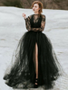 Robe de mariée noire en dentelle A-ligne à manches longues avec train