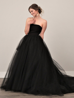 Robe de mariée noire en dentelle busiter à traîne