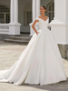 Robe de mariée pirncesse haut en satin jupe en organza col V manche courte à grande traîne