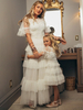 Robe de mariée pour mère de la mariée décolleté conçu manches courtes robe de bal robes dinvitées de mariage à plusieurs niveaux
