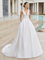 Robe de mariée princesse col V profond décolleté zip sur dos à traîne Robe de mariage