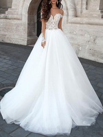 Robe de mariée princesse manche longue décolleté à traîne