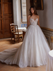 Robe de mariée princesse silhouette avec traîne col en V sans manches taille empire à plusieurs niveaux en dentelle robes de mariée