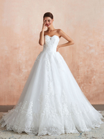 Robe de mariée princesse Silhouette décolleté en coeur sans manches taille naturelle robes de mariée avec train