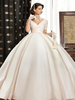 Robe de mariée princesse Silhouette princesse col en v manches courtes taille naturelle avec traîne robes de mariée