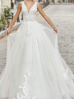 Robe de mariée; robe de marée col V
