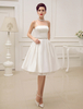 Robe de mariée rétro A-ligne ivoire avec lacet et perles à fines bretelles Milanoo