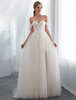 Robe de mariée sans bretelles en tulle avec traîne