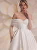 Robe de mariée simple à encolure dégagée et manches longues silhouette princesse perlée 45 cm
