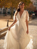 Robe de mariée simple A-ligne col en V manches courtes boutonné sur dos au sol