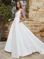 Robe de mariée simple blanche A-ligne avec poches sans manches en V-col en V robes de mariée en tissu satiné
