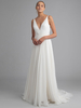 Robe de mariée simple blanche en mousseline de soie col V boutonné sur dos à traîne