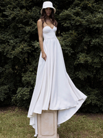 Robe de mariée simple blanche en tissu satiné sans bretelles sans manches une ligne robes de mariée taille naturelle avec train